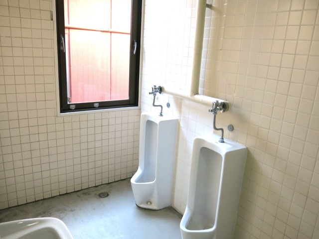 男子トイレ