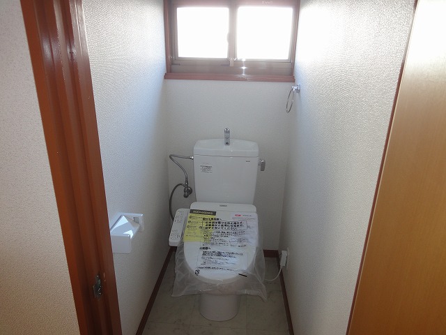 トイレの便器も交換です。