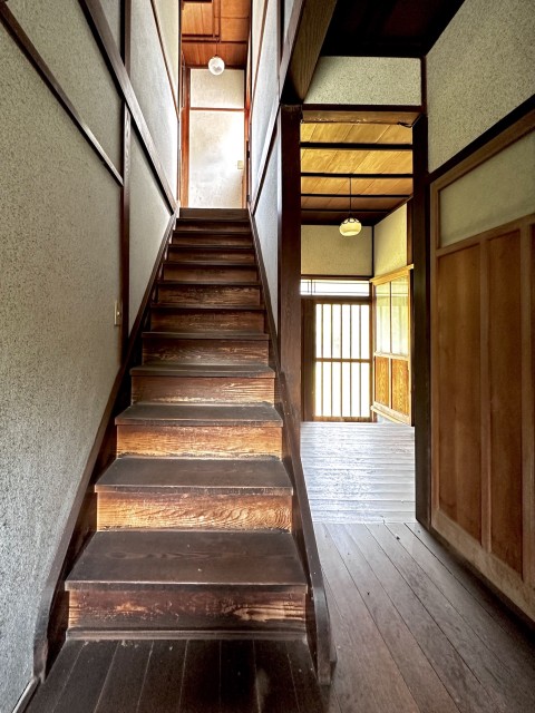 1階階段と玄関ホール